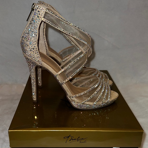 Iridescent Rhinestone/Nude Heels Size 8 - Picture 3 of 10